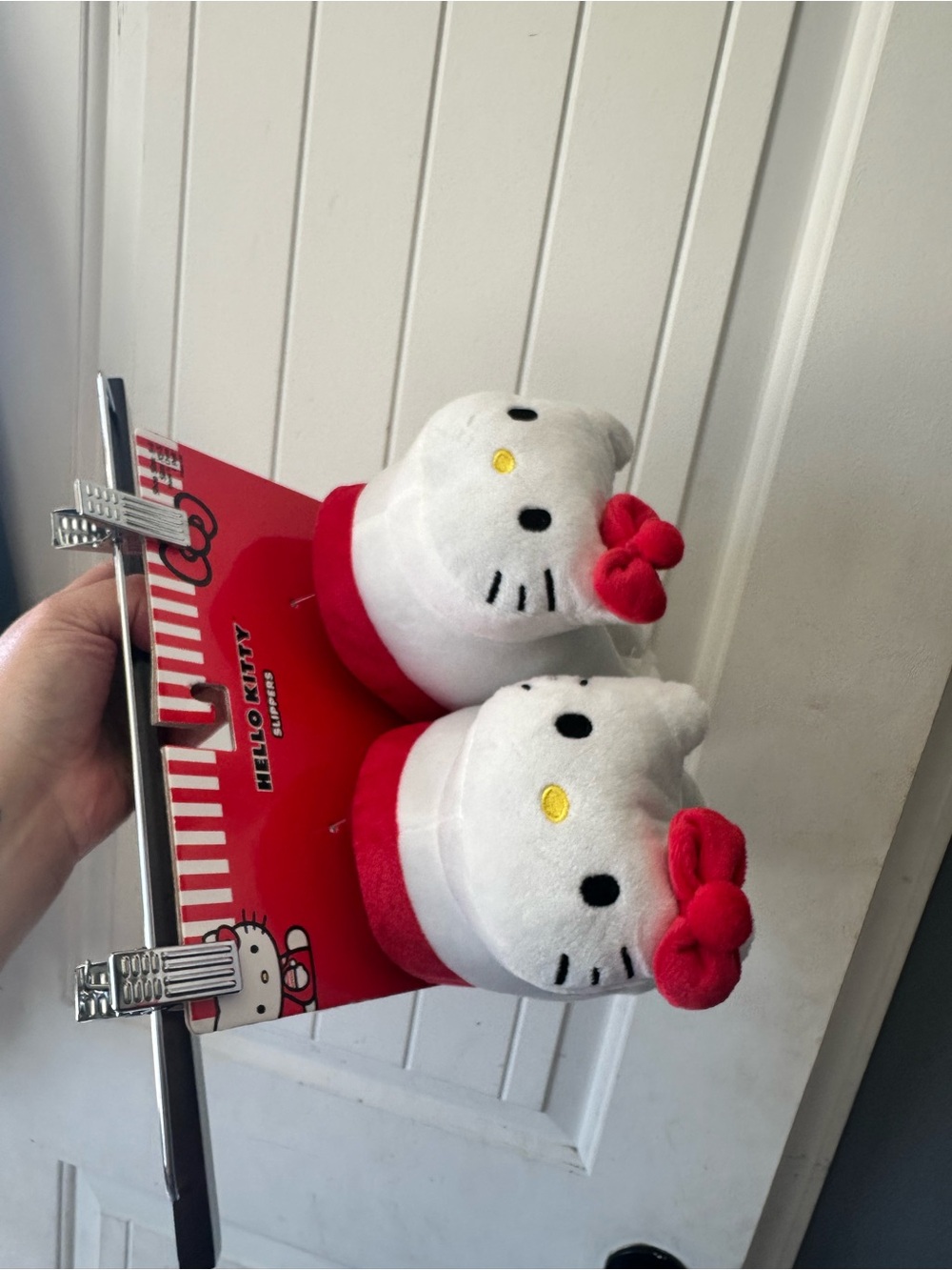 Hello Kitty White Plush Slippers with Red Bows Size 5-6 XS-S - Picture 3 of 5